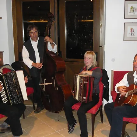 Zum Tiroler Adler Hotel Tirolo