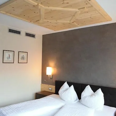 Hotel Zum Tiroler Adler 3*