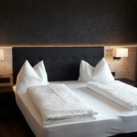 Hotel Zum Tiroler Adler 3*